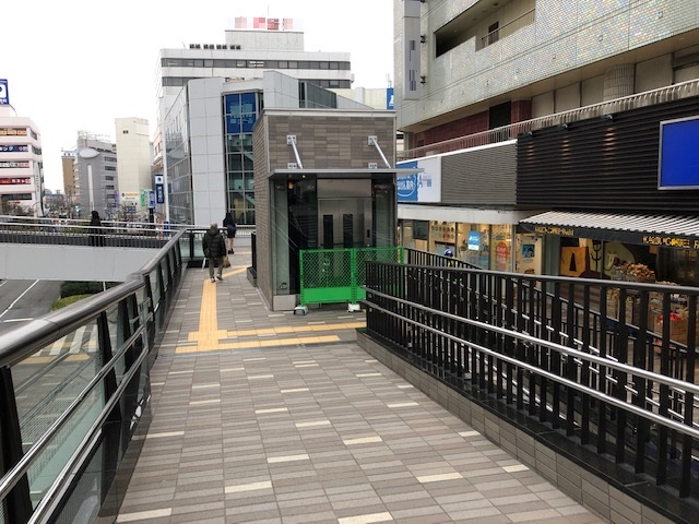 リニューアルした藤沢駅北口ペデストリアンデッキ（スロープ）